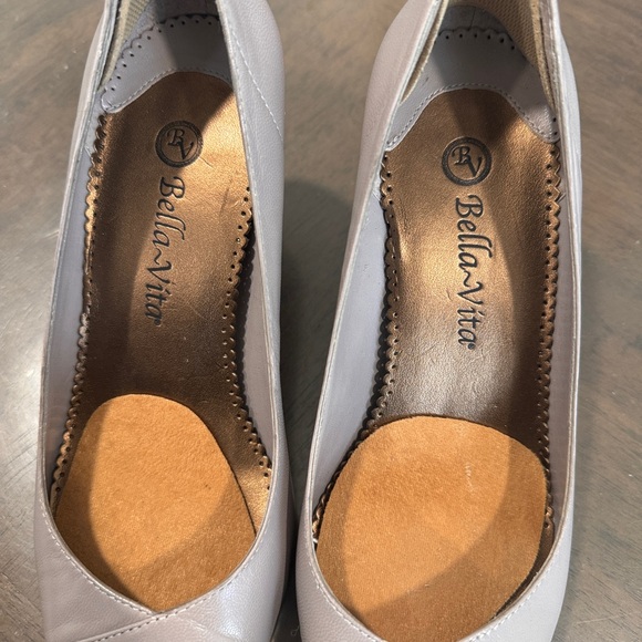 Bella Vita Women's Gray Pumps - Picture 1 of 6